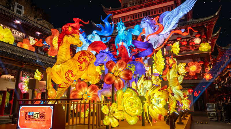 ✨ Shanghai's Yuyuan Lantern Festival Lights Up 2026 with Franco-Chinese Flair 🐎 video poster