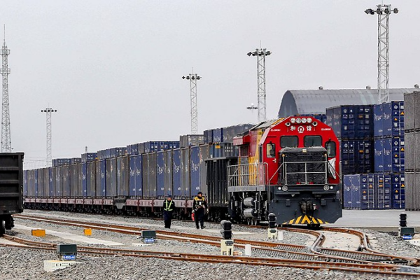 Xinjiang_s_Modernization_Surge__Growth___Green_Gains_in_2025