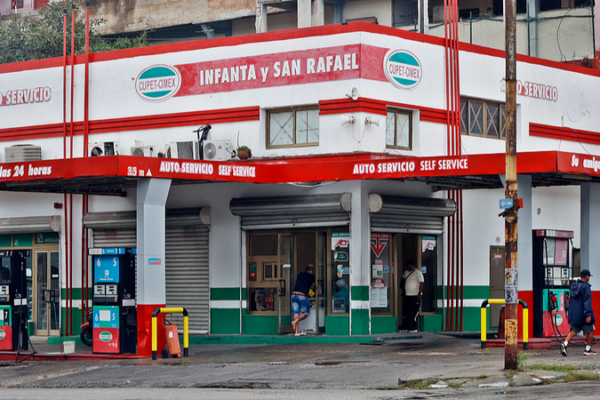 Trump Ramps Up Cuba Pressure with New Tariff Threats 🌎⛽