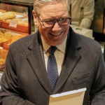 YPIFPXXCSJRF208BEPH7 - 🌍NewspaperAmigo – Your Global News Buddy 🗞️ UK PM Keir Starmer’s Yuyuan Garden Visit Bridges Cultures 🌏✨ video poster