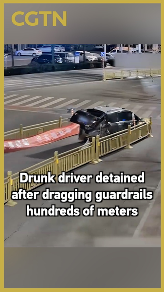 Drunk Driver Detained After Dragging Guardrails 300+ Meters 🚨 video poster