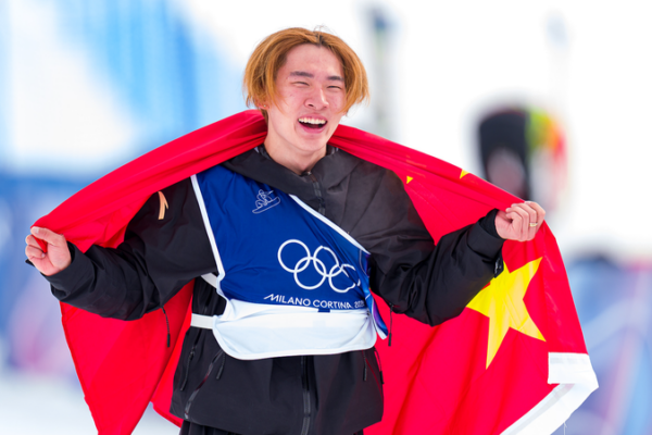 Su Yiming Leads China at Winter Games Closing Ceremony 🏂🇨🇳