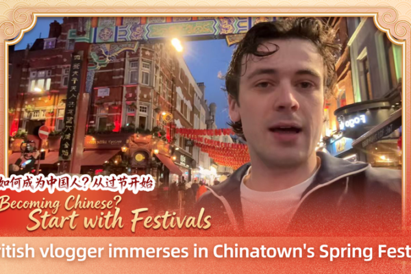 🇬🇧 Vlogger Dives Into Chinatown’s Spring Fest Magic 🐎✨ video poster