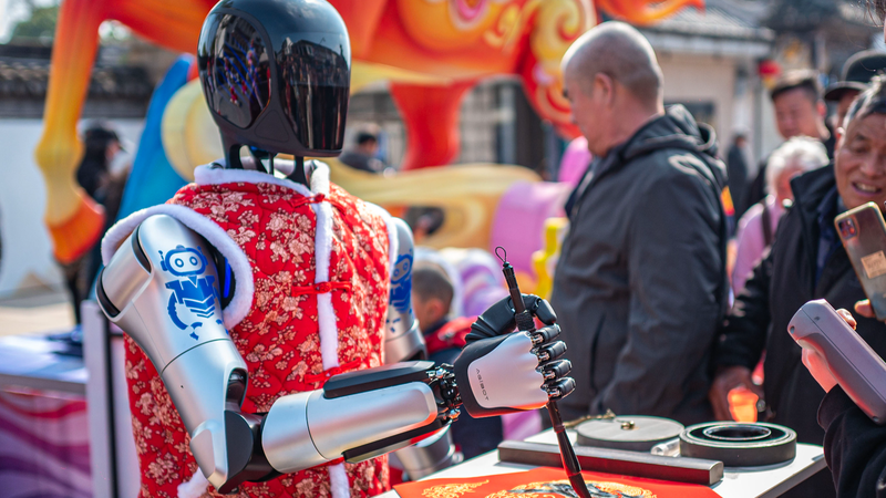 32XQ4SRVIF2D5AU35VGE - 🌍NewspaperAmigo – Your Global News Buddy 🗞️ 🤖 Futuristic Robots Light Up Chinese New Year in Zhouzhuang!