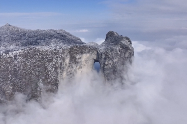 Tianmen Mountain's Icy Winter Wonderland Draws Global Travelers ❄️🌏 video poster