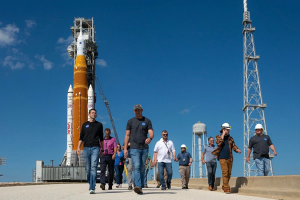 NASA’s Moon Rocket Delayed Again: Helium Issue Pushes Launch to April 🚀🌕