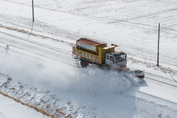 China Upgrades Road Safety Tech as Snow Disrupts Spring Festival Travel 🚗❄️