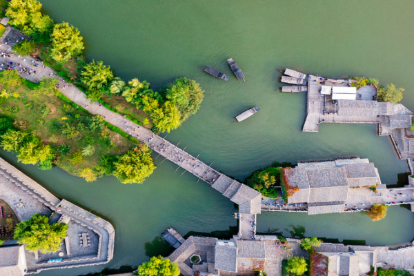 🎉 Gubei Water Town Lights Up Lunar New Year with Great Wall Backdrop video poster