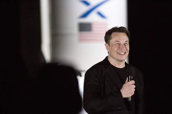 🌕 SpaceX Pivots to Moon Colony: Musk Says Lunar ‘Self-Growing City’ First Priority Over Mars