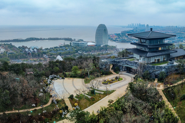 🌙 Huzhou's Moon Square Blends Tradition & Modern Vibes for 2026 Spring Festival Spotlight 🎉 video poster