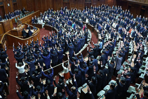 Japan_s_Takaichi_Cabinet_Resigns_Ahead_of_Expected_Reinstatement