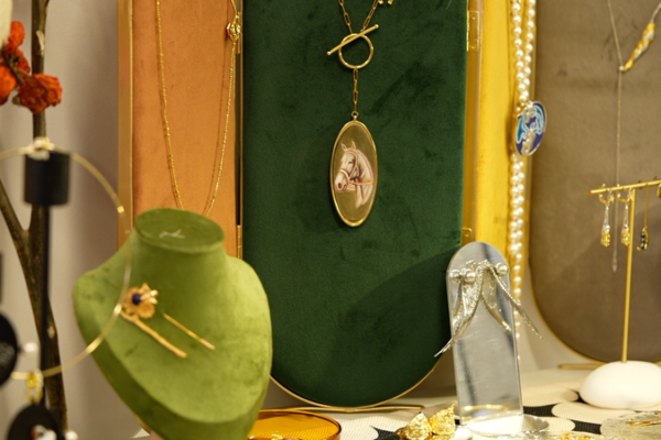 Galloping Elegance: Jewelry Designer Reimagines Zodiac Horse for 2026 🐎💎 video poster