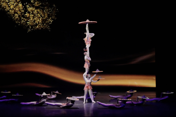 🎪 Hunan’s Straw Hat Dance Lights Up 2026 Lunar New Year 🌾 video poster