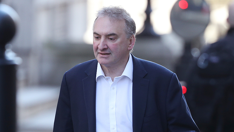 UK Cabinet Shakeup: Top Official Exits Amid Mandelson Crisis 🌪️🇬🇧