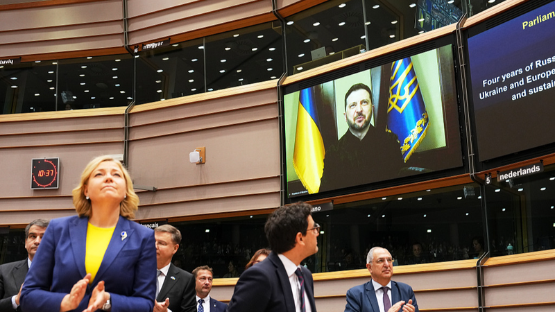 Zelenskyy Hints at U.S.-Russia-Ukraine Talks Within 10 Days 🌍✌️