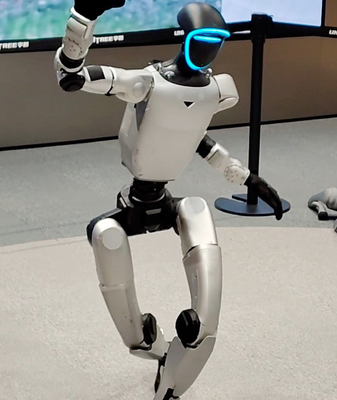 Robo-Groove Takes Over Beijing Mall 🤖💃 video poster