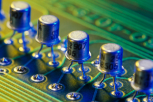 Chinese Team Unveils Game-Changing 1nm Transistors 🚀