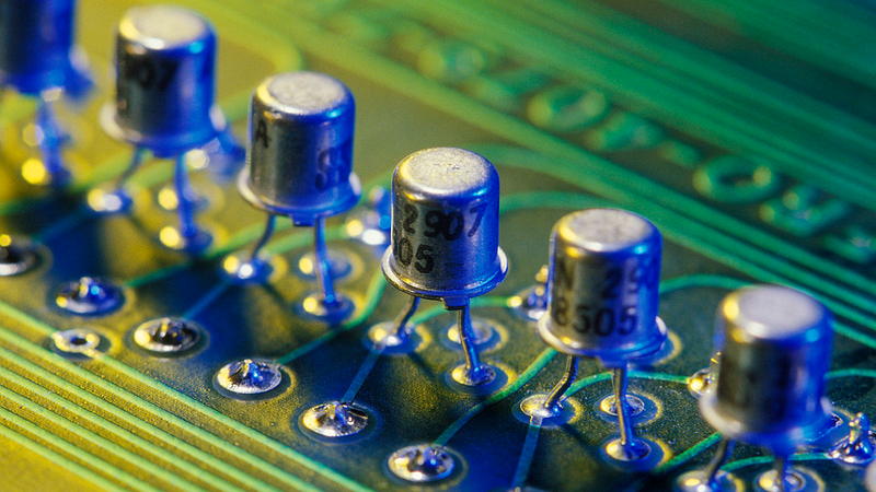 Chinese Team Unveils Game-Changing 1nm Transistors 🚀