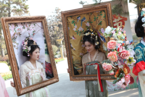 Xi'an's Tangyuan Garden Blooms into Pink Paradise 🌸