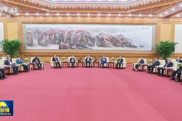 Premier Li Qiang Engages Foreign Experts Ahead of Spring Festival 🌏✨