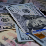 RLEG8IPMIPEGHUYTT06G - 🌍NewspaperAmigo – Your Global News Buddy 🗞️ Supreme Court Axes Trump Tariffs, New Trade Turmoil Erupts 🌍💼