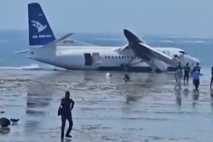 Plane Skids into Mogadishu Shoreline: All Passengers Safe 🛬🌊 video poster