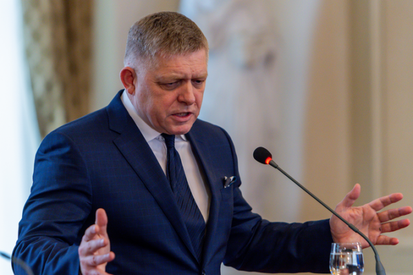 Slovak PM Warns Ukraine: Restore Oil or Face Power Cut 🔌⛽