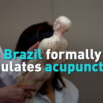 SLKI3BFEGZJYJG4K4MBG - 🌍NewspaperAmigo – Your Global News Buddy 🗞️ Brazil Embraces Acupuncture: New Regulations Strengthen China Ties 🌐 video poster
