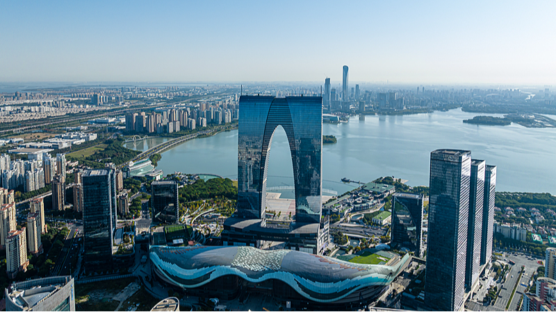 Discover Jinji Lake: Where Urban Buzz Meets Nature’s Calm 🌆🌿 video poster