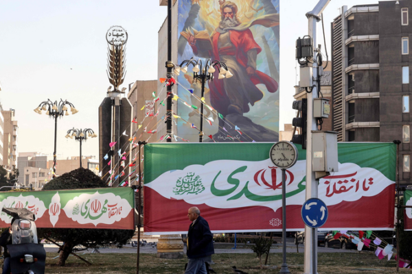 Trump_Claims_Iran_in_Talks_with_US_Amid_Military_Moves