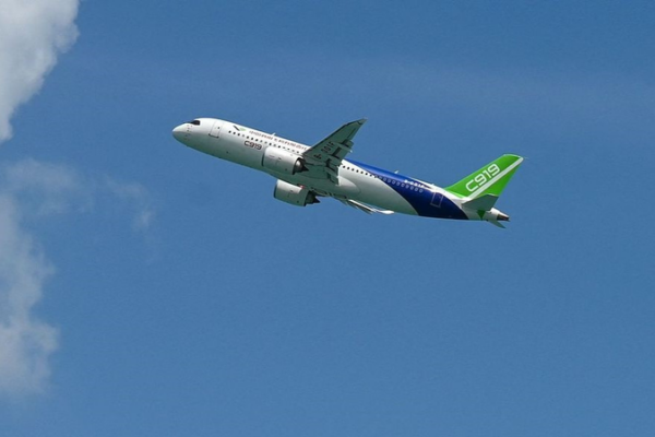 China's C919 Soars at Singapore Airshow, Challenging Boeing & Airbus Duopoly 🌏✈️