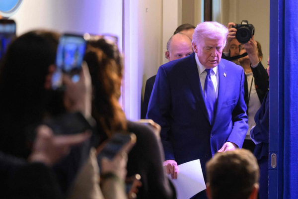 Supreme Court Strikes Down Trump Tariffs: What’s Next? 🏛️💸