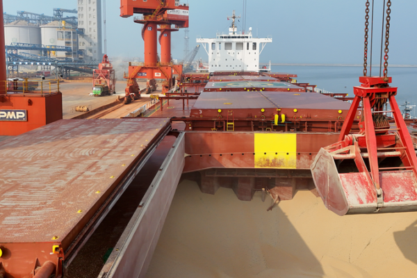 China Lifts Tariffs on Canadian Seafood & Crops in Trade Thaw 🌾🦞