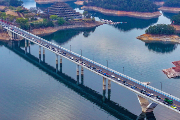 EV Road Trips Go Viral: Families Redefine Travel in 2026 🚗⚡