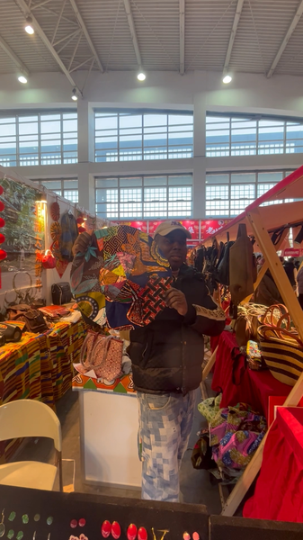 Beijing's Lunar New Year Market Blends Culture & Commerce 🌏🎉 video poster