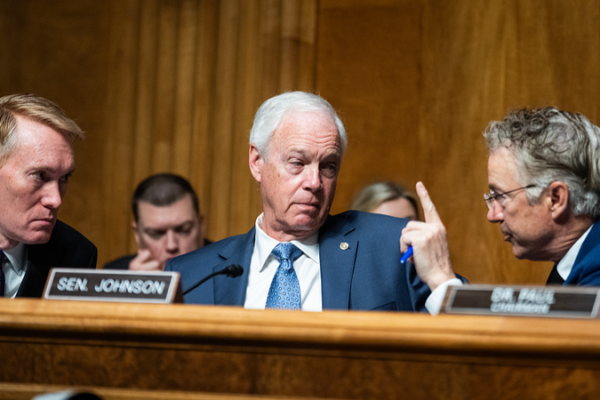 U.S. Shutdown Looms as Congress Clashes Over Migrant Policy 🛑🇺🇸