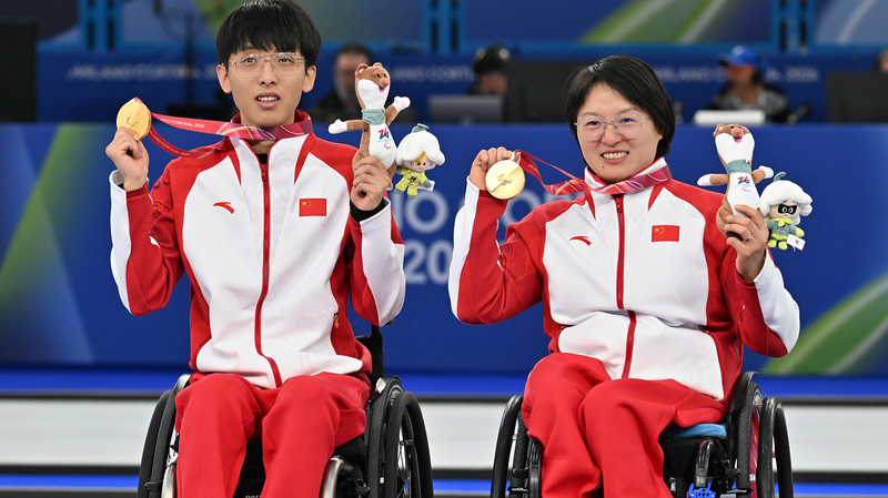 🇨🇳 Chinese Duo Make History with Paralympic Curling Gold 🥇 video poster
