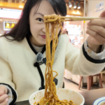 04I73ZTMTIJRV6XR7CU6 - 🌍NewspaperAmigo – Your Global News Buddy 🗞️ Wuhan’s Breakfast Culture Becomes Global Foodie Obsession 🍜 video poster