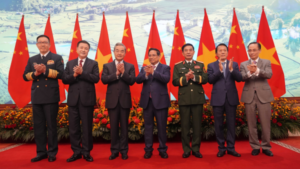 Vietnam & China Boost Ties in Key Hanoi Talks 🌏🤝