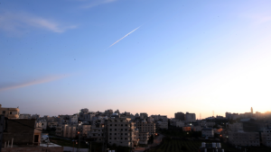 Houthi Missile Strike on Israel Escalates Regional Tensions 🌍💥