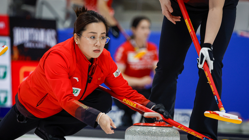 🇨🇳 China Crushes Italy 10-3 at Women's Curling Championship 🥌