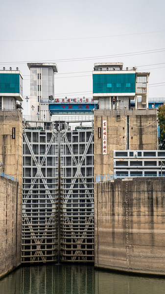 Ride the Yangtze’s Giant ‘Ship Elevator’ at Gezhouba Dam 🚢✨ video poster