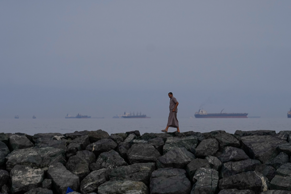 Iran Asserts Control Over Strait of Hormuz Amid Rising Tensions 🌊⚡