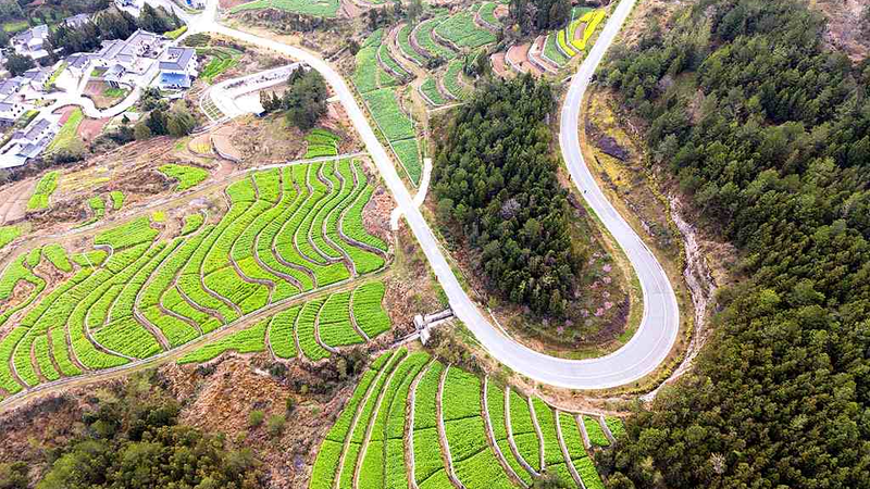 35RI2J00NAV54C6ZS1NB - 🌍NewspaperAmigo – Your Global News Buddy 🗞️ China’s Poverty Eradication Wins Global Praise 🌍✨