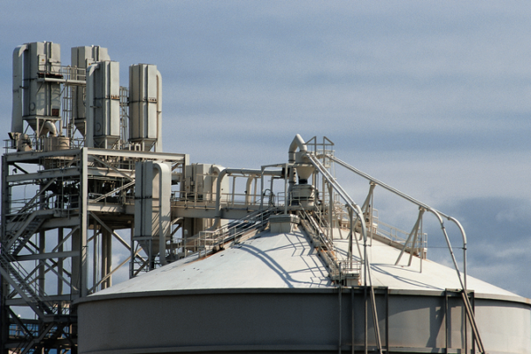 Middle East Tensions Fuel Aluminum Price Surge 🌍⚡