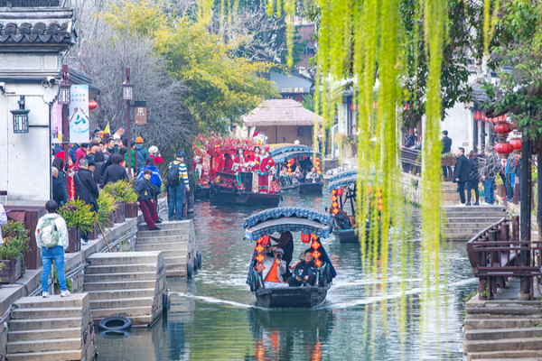 Spring Fever Hits Nanxun: Canals Overflow with Visitors 🌸🚣