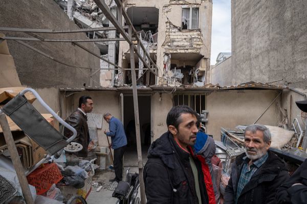 Greeks Rally Against US-Israeli Strikes in Iran: 'No to War!' 🕊️✊