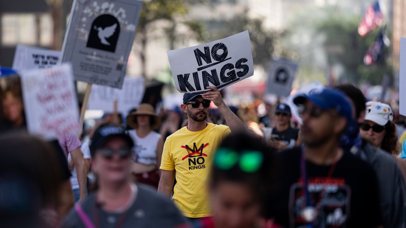 C90JAF872CMU7L9F5J8X - 🌍NewspaperAmigo – Your Global News Buddy 🗞️ Millions March in 'No Kings' Protests Against US Policies 🌎✊