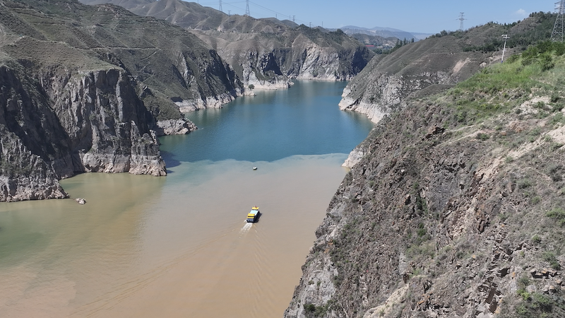 CP098FR5JS8RCSPP6XDU - 🌍NewspaperAmigo – Your Global News Buddy 🗞️ Nature’s ‘Two-Flavor Hot Pot’ Stuns in China’s Gansu 🌊🔥 video poster