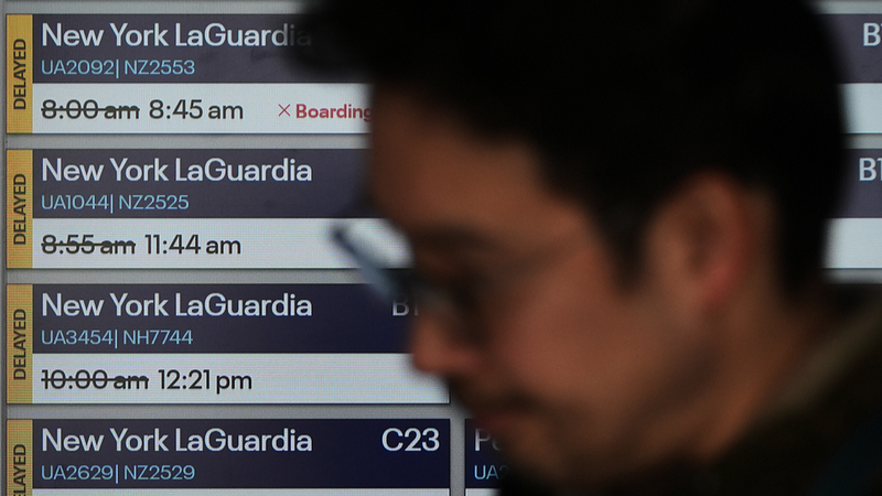 ECQG0MMESOWYW8OMTGKY - 🌍NewspaperAmigo – Your Global News Buddy 🗞️ US Airport Chaos: Political Blame Game Heats Up in 2026 ✈️🔥